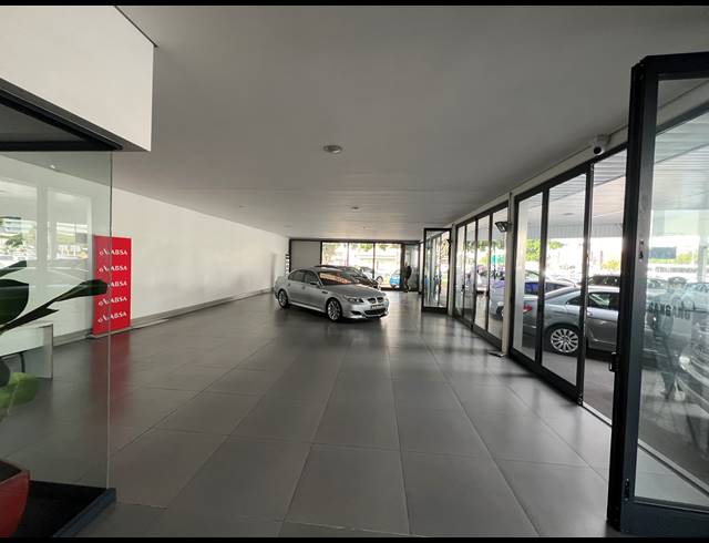 2,113M² RETAIL FOR SALE IN PAROW EAST
